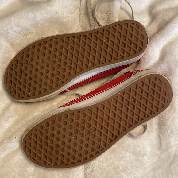 Red vans - Picture 7 of 8